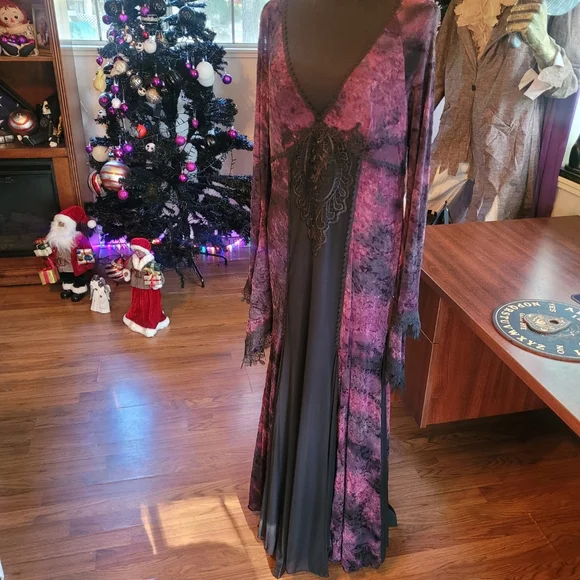 Gothic Burgundy and Black Dress - Picture 3 of 11